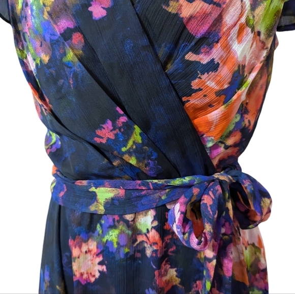 DKNY Whimsical Short Sleeve V-Neck Tie Waist Floral Chiffon Midi Dress Size 6 - Picture 9 of 16